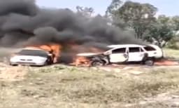 ശശികലയുടെ മടക്കയാത്രയില്‍ രണ്ടുകാറുകള്‍ക്ക് തീപിടിച്ചു ; പടക്കത്തില്‍ നിന്നും തീ പടര്‍ന്നതെന്ന് പ്രാഥമിക റിപ്പോര്‍ട്ട്