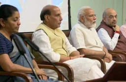 രാജ്യത്തെ പൊതുമേഖല സ്ഥാപനങ്ങളുടെ എണ്ണം വെട്ടിച്ചുരുക്കാന്‍ കേന്ദ്രസര്‍ക്കാര്‍ തീരുമാനം 