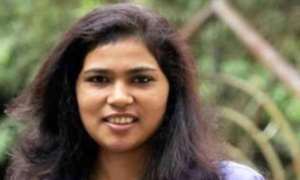 അഭിപ്രായപ്രകടനം ; രഹ്ന ഫാത്തിമയ്ക്ക് കേരള ഹൈക്കോടതി ഏര്‍പ്പെടുത്തിയ വിലക്ക് സുപ്രീംകോടതി സ്‌റ്റേ ചെയ്തു