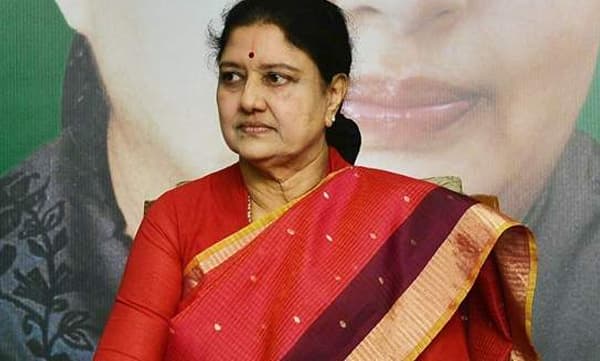 ശശികലയ്‌ക്കെതിരെ വീണ്ടും ഇ.പി.എസ്; 400 കോടിയുടെ സ്വത്തു കണ്ടുകെട്ടി 