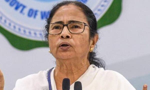 സ്വന്തം മകന് ഇത്രയും പണമുണ്ടായത് എങ്ങിനെ? മറ്റുള്ളവരെ പറയും മുമ്പ് അമിത്ഷാ ആദ്യം അതു പറയട്ടെയെന്ന് മമത