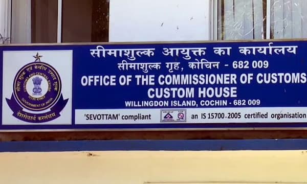 വിദേശത്തുനിന്നു ഡോളര്‍ കൊണ്ടുവരുന്നത് ഈജിപ്തില്‍ വലിയ കുറ്റമല്ല ; ഈജിപ്ഷ്യന്‍ ഖാലിദ് മുഹമ്മദ് അലിയെ വിട്ടുകിട്ടുന്നതു ദുഷ്‌കരം 