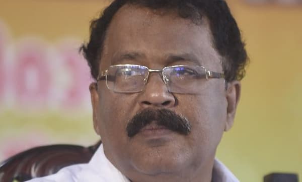 എന്‍എസ്എസ് നിലപാട് ആത്മാര്‍ത്ഥം; ചെന്നിത്തല സമരമുഖത്ത് നിന്ന് ഒളിച്ചോടിയ മഹാനെന്ന് പിഎസ് ശ്രീധരന്‍പിള്ള