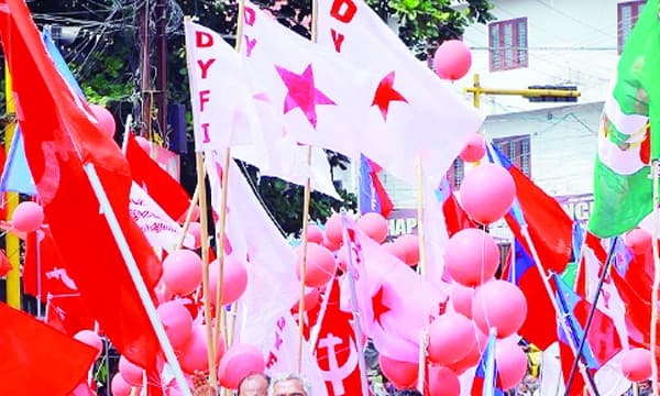 ഉദ്യോഗാര്‍ത്ഥികളുടെ സമരം പ്രതിരോധിക്കാന്‍ ഡി.വൈ.എഫ്.ഐ. ; ഗ്രാമങ്ങള്‍ തോറും സര്‍ക്കാര്‍ ജോലി കിട്ടിയവരുടെ കണക്കെടുക്കുന്നു