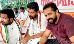 സംവിധായകന്‍ അരുണ്‍ ഗോപി യൂത്ത് കോണ്‍ഗ്രസ് സമരവേദിയില്‍