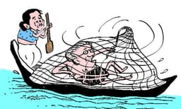 ആഴക്കടല്‍ മത്സ്യബന്ധനം : പിണറായി വിജയനും സംശയ നിഴലില്‍ ; ധാരണാപത്രം റദ്ദാക്കിയേക്കും