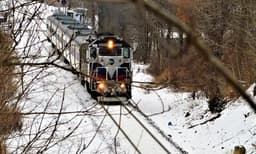 കശ്മീര്‍ താഴ്‌വരയില്‍ വീണ്ടും കൂ..കൂ.. വിളി: 11 മാസങ്ങള്‍ക്ക് ശേഷം ട്രെയിന്‍ ഗതാഗതം പുന:സ്ഥാപിച്ചു