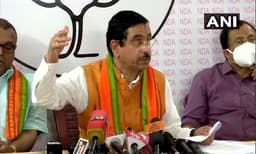 കേരളത്തില്‍ ഗുസ്തി, ഡല്‍ഹിയിലെത്തിയാല്‍ ദോസ്തി; ഇടത്-വലതു മുന്നണികളെ പരിഹസിച്ച് കേന്ദ്രമന്ത്രി പ്രഹ്‌ളാദ് ജോഷി