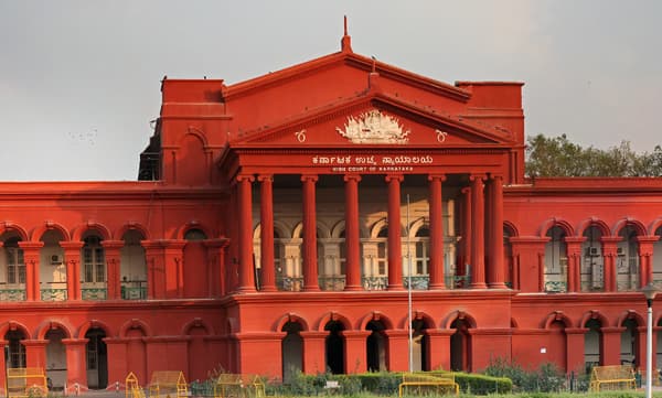 കേരളത്തില്‍ നിന്നുള്ളവര്‍ക്ക് നിയന്ത്രണം; വിശദീകരണം തേടി കര്‍ണാടക ഹൈക്കോടതി 
