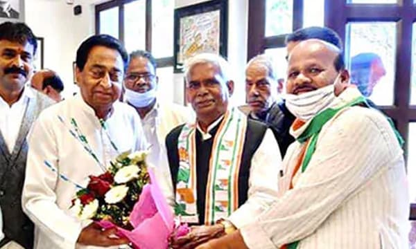 ഇനി മുതല്‍ ഗാന്ധിജിയുടെ ആരാധകന്‍ ; ഗോഡ്‌സേയെ ആരാധിച്ചിരുന്ന ബിജെപിക്കാരന്‍ കോണ്‍ഗ്രസില്‍ ചേര്‍ന്നു