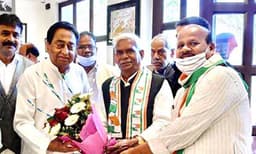 ഇനി മുതല്‍ ഗാന്ധിജിയുടെ ആരാധകന്‍ ; ഗോഡ്‌സേയെ ആരാധിച്ചിരുന്ന ബിജെപിക്കാരന്‍ കോണ്‍ഗ്രസില്‍ ചേര്‍ന്നു