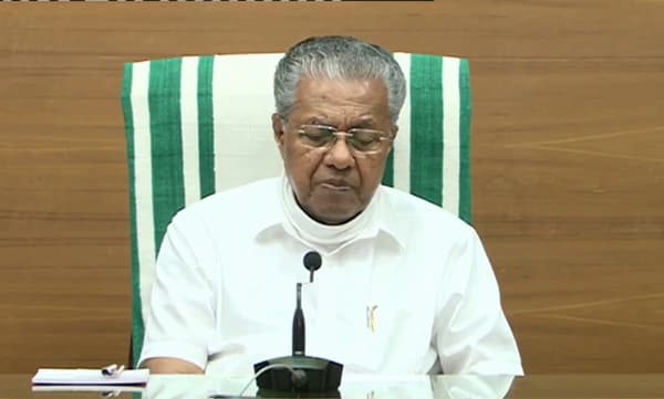 കേരളത്തില്‍ നിന്നുള്ളവര്‍ക്ക് നിയന്ത്രണം; കര്‍ണാടകയെ വിമര്‍ശിച്ച് മുഖ്യമന്ത്രി 