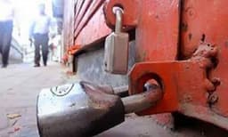 ഇന്ധന വില വർധനയിൽ പ്രതിഷേധിച്ച് ഭാരത് ബന്ദ് തുടങ്ങി, കേരളത്തിൽ ഇല്ല