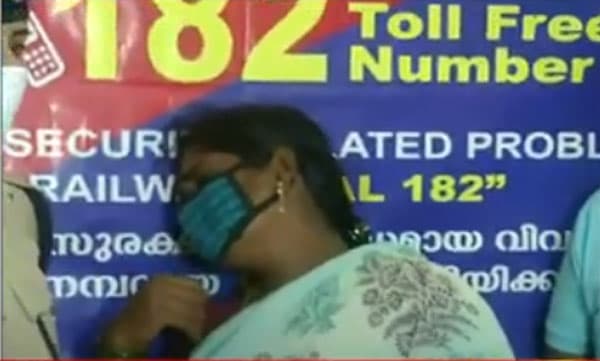 ട്രെയിനില്‍ നിന്ന് പിടിച്ചെടുത്ത സ്‌ഫോടകവസ്തുക്കള്‍ കിണര്‍ പണിക്ക് കൊണ്ടുവന്നതെന്ന് യുവതി; കേസ് പോലീസിനു കൈമാറി