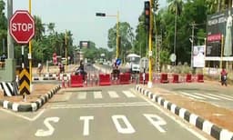 കൊല്ലം ബൈപ്പാസിലെ ടോള്‍ പിരിവ് പോലീസ് തടഞ്ഞു