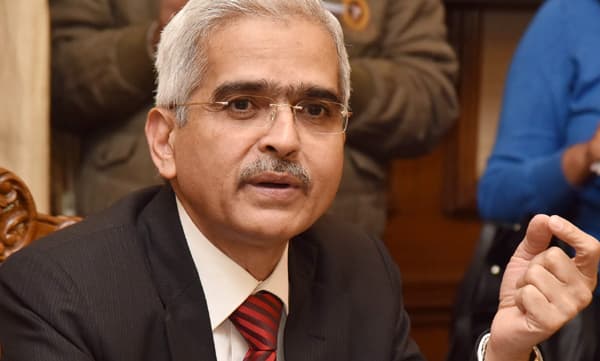 'ഇന്ധന നികുതി കുറയ്ക്കണം'; കേന്ദ്ര-സംസ്ഥാന സര്‍ക്കാരുകള്‍ യോജിച്ച് തീരമാനത്തിലെത്തണമെന്ന് ആര്‍ബിഐ ഗവര്‍ണര്‍