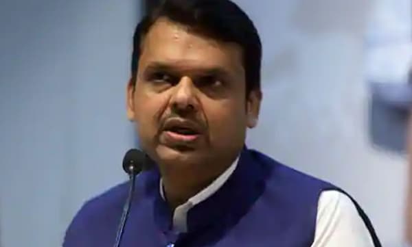 സച്ചിനും ലത മങ്കേഷ്‌കറിനെതിരെയും ചാടി വീഴുന്നവര്‍ മന്ത്രിക്കെതിരായ കൊലപാതക ആരോപണം അന്വേഷിക്കുന്നില്ല; ഫഡ്‌നാവിസ്