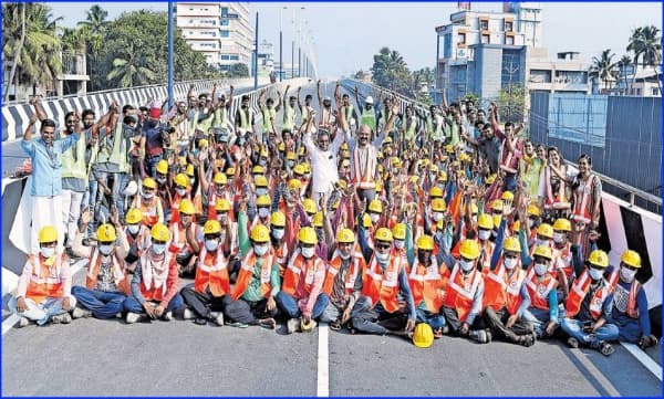 പാലാരിവട്ടം മേൽപാലം ; തൊഴിലാളികൾക്കു സ്നേഹാദരം നൽകി ഡിഎംആർസി