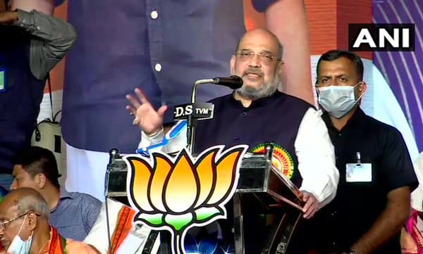 'കേരളത്തില്‍ പരസ്പരം പോരടിക്കുന്നു, ബംഗാളില്‍ ഒരുമിച്ച്'; എല്‍ഡിഎഫിനെയും യുഡിഎഫിനെയും രൂക്ഷമായി വിമര്‍ശിച്ച് അമിത് ഷാ