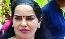 ഐ ഫോണ്‍ വിവാദത്തില്‍ അന്വേഷണയുദ്ധം ; വിനോദിനിയുടെ പരാതിയില്‍ കസ്റ്റംസിനെതിരേ പോലീസ് അന്വേഷണം