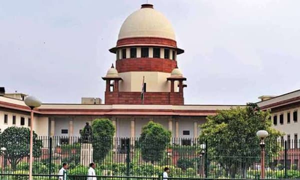 ലൈഫില്‍ സി.ബി.ഐ. വേണ്ടെന്ന് സന്തോഷ് ഈപ്പന്‍; സര്‍ക്കാരുകള്‍ക്കും സി.ബി.ഐ.ക്കും സുപ്രീം കോടതിയുടെ നോട്ടീസ് 