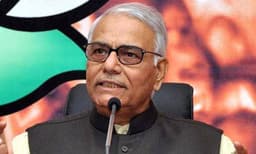 മുന്‍ ബിജെപി നേതാവ് യശ്വന്ത് സിന്‍ഹ തൃണമൂല്‍ കോണ്‍ഗ്രസില്‍ ചേര്‍ന്നു 