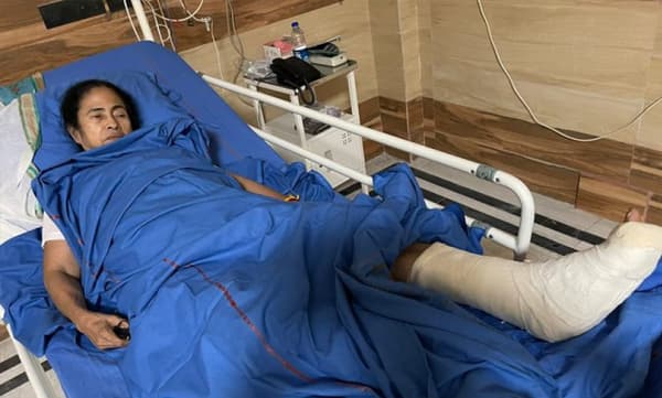 മമതയ്ക്ക സംഭവിച്ചത് ആക്രമണമല്ല, അപകടം; ആക്രമണത്തിന് തെളിവില്ലെന്ന് തിരഞ്ഞെടുപ്പ് കമ്മീഷന്‍