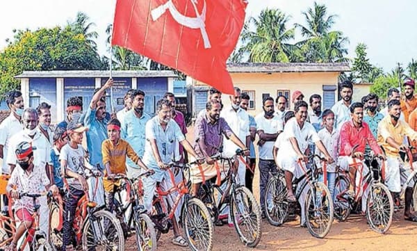 സുരേന്ദ്രന്റെ ഹെലികോപ്റ്റർ യാത്ര ;  പ്രതിഷേധിച്ച് എൽഡിഎഫിന്റെ സൈക്കിൾ റാലി