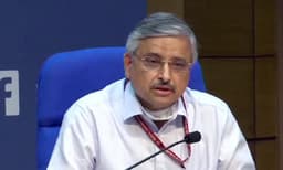 ആസ്ട്രസെനെക്ക വാക്‌സിന്‍; രക്തം കട്ടപിടിക്കുന്നതിന് തെളിവില്ലെന്ന് എയിംസ് ഡയറക്ടര്‍ 