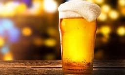 ഫെയ്‌സ്ബുക്കിലൂടെ പരിചയപ്പെട്ട യുവതി ക്ഷേത്രപൂജാരിയെ ബിയര്‍ നല്‍കി മയക്കി ; മാലയും കൈചെയിനും മോതിരവും മൊബൈലും പോയി