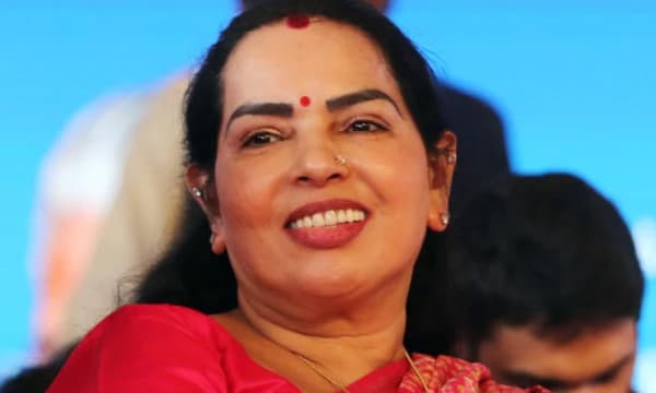ഐഫോണ്‍ വിവാദം : വിനോദിനിയ്ക്ക് കസ്റ്റംസ് വീണ്ടും നോട്ടീസ് അയച്ചു ; ഈ മാസം 23 ന് ഹാജരാകാന്‍ നിര്‍ദേശം
