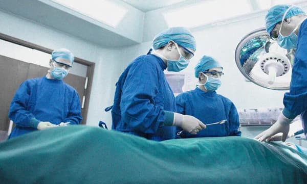 ഷേവിങ് ബ്ലെയ്ഡ് ഉപയോഗിച്ച് സിസേറിയന്‍ നടത്തി യു പിയില്‍ അമ്മയും കുഞ്ഞും മരിച്ചു ; വ്യാജഡോക്ടര്‍ പിടിയില്‍