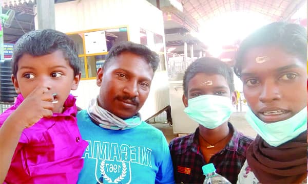 മക്കള്‍ക്ക് മാരകരോഗം, ഭര്‍ത്താവിന് തൊഴിലില്ല ; ആറ് കോടിയുടെ ഭാഗ്യം കൈകളിലേക്ക് വന്നിട്ടും സ്മിജ സത്യസന്ധത കൈവിട്ടില്ല...!!