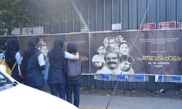 നഗരത്തിന്റെ പല ഭാഗങ്ങളിലും പഞ്ചവടിപ്പാലത്തിന്റെ ഒറിജിനല്‍ പോസ്റ്ററുകള്‍ ; ഒപ്പം ബാലചന്ദ്രന്‍ ചുള്ളിക്കാടിന്റെ പ്രസംഗഭാഗവും വൈറലാവുന്നു