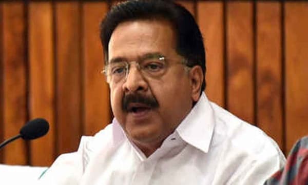 ചെന്നിത്തലയുടെ മാതാവിനും ഇരട്ടവോട്ട് ; അപേക്ഷ നൽകിയിട്ടും പേരു നീക്കം ചെയ്തില്ലെന്ന് ചെന്നിത്തല 