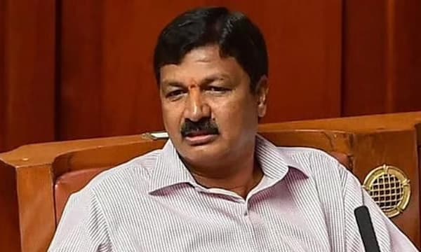 ‘‘വീഡിയോകോളില്‍ വിവസ്ത്രയാകാന്‍ ആവശ്യപ്പെട്ടു ; ജോലികാര്യം ചോദിച്ചപ്പോഴെല്ലാം മന്ത്രി ശാരീരികമായി പീഡിപ്പിച്ചു’’