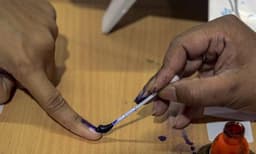 പോസ്റ്റല്‍വോട്ടിലും വ്യാപക ക്രമക്കേട് ; പട്ടികയില്‍ മരിച്ചവരും 