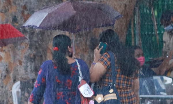 ആന്‍ഡമാന്‍ ദ്വീപ് സമൂഹത്തിനടുത്ത് ഇരട്ട ന്യൂനമര്‍ദം; കേരളമൊട്ടാകെ പരക്കെ മഴയ്ക്കു സാധ്യത