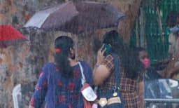 ആന്‍ഡമാന്‍ ദ്വീപ് സമൂഹത്തിനടുത്ത് ഇരട്ട ന്യൂനമര്‍ദം; കേരളമൊട്ടാകെ പരക്കെ മഴയ്ക്കു സാധ്യത