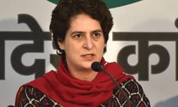 മുഖ്യമന്ത്രിയുടെ ശ്രദ്ധ കള്ളക്കടത്തിലും സ്വര്‍ണ്ണക്കടത്തിലുമെന്ന് പ്രിയങ്ക; കേരളത്തിലെ ജനവിധി രാജ്യത്തിന്റെ വഴികാട്ടിയായി മാറണം