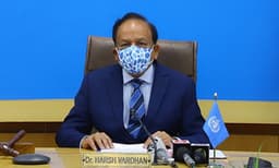 രാജ്യത്ത് വാക്‌സിന്‍ ക്ഷാമം ഇല്ല; ആശങ്കവേണ്ടെന്ന് കേന്ദ്ര ആരോഗ്യമന്ത്രാലയം 