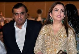 അംബാനി കുടുബത്തിന് 25 കോടി രൂപയുടെ പിഴ