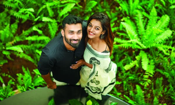 മേടപ്പൊന്നണിയും കൊന്നപ്പൂക്കണിയായ്.... 
