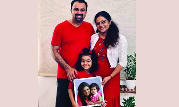 മേടപ്പൊന്നണിയും കൊന്നപ്പൂക്കണിയായ്.... 
