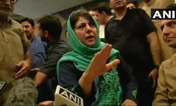 ജമ്മു കാശ്മീരിന്റെ പ്രത്യേകപദവി പുനഃസ്ഥാപിക്കണം; ആവശ്യമുന്നയിച്ച് വീണ്ടും മെഹബൂബ മുഫ്തി 