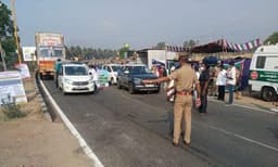 കോവിഡ് വ്യാപനം ; വാളയാറിൽ വീണ്ടും പരിശോധന കർശനമാക്കി 