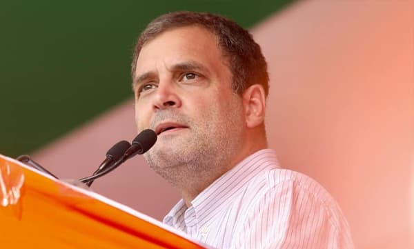 വൈറസ് വ്യാപനം കുറയ്ക്കാനായി ആള്‍ക്കൂട്ടങ്ങള്‍ ഒഴിവാക്കുക ; ബംഗാളിലെ തിരഞ്ഞെടുപ്പ് റാലികള്‍ റദ്ദാക്കി രാഹുല്‍ ഗാന്ധി