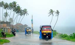 വ്യാഴാഴ്ച വരെ കേരളത്തില്‍ ഇടിമിന്നലോട് കൂടിയ ശക്തമായ മഴ ; വിവിധ ജില്ലകളില്‍ യെല്ലോ അലര്‍ട്ട്