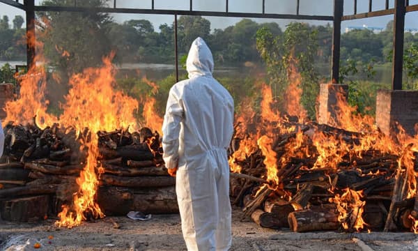 കോവിഡില്‍ ജനം കൂട്ടത്തോടെ മരിക്കുമ്പോഴും വര്‍ഗ്ഗീയത വിടുന്നില്ല ; വഡോദര ശ്മശാനത്തില്‍ മുസ്ലീം ജീവനക്കാര്‍ വേണ്ട...!!