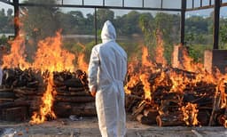 കോവിഡില്‍ ജനം കൂട്ടത്തോടെ മരിക്കുമ്പോഴും വര്‍ഗ്ഗീയത വിടുന്നില്ല ; വഡോദര ശ്മശാനത്തില്‍ മുസ്ലീം ജീവനക്കാര്‍ വേണ്ട...!!